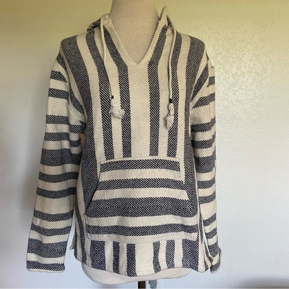 Pullover poncho hoodie - Picture 2 of 8